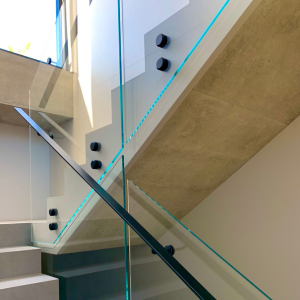 Face fixed glass balustrade in low iron glass Face fixed glass balustrade in low iron glass
