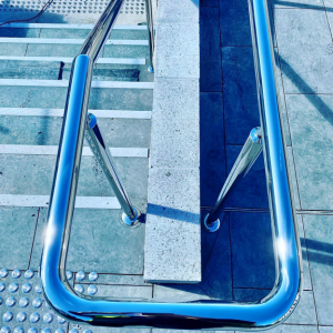 Polished ed chrome round handrail Polished ed chrome round handrail