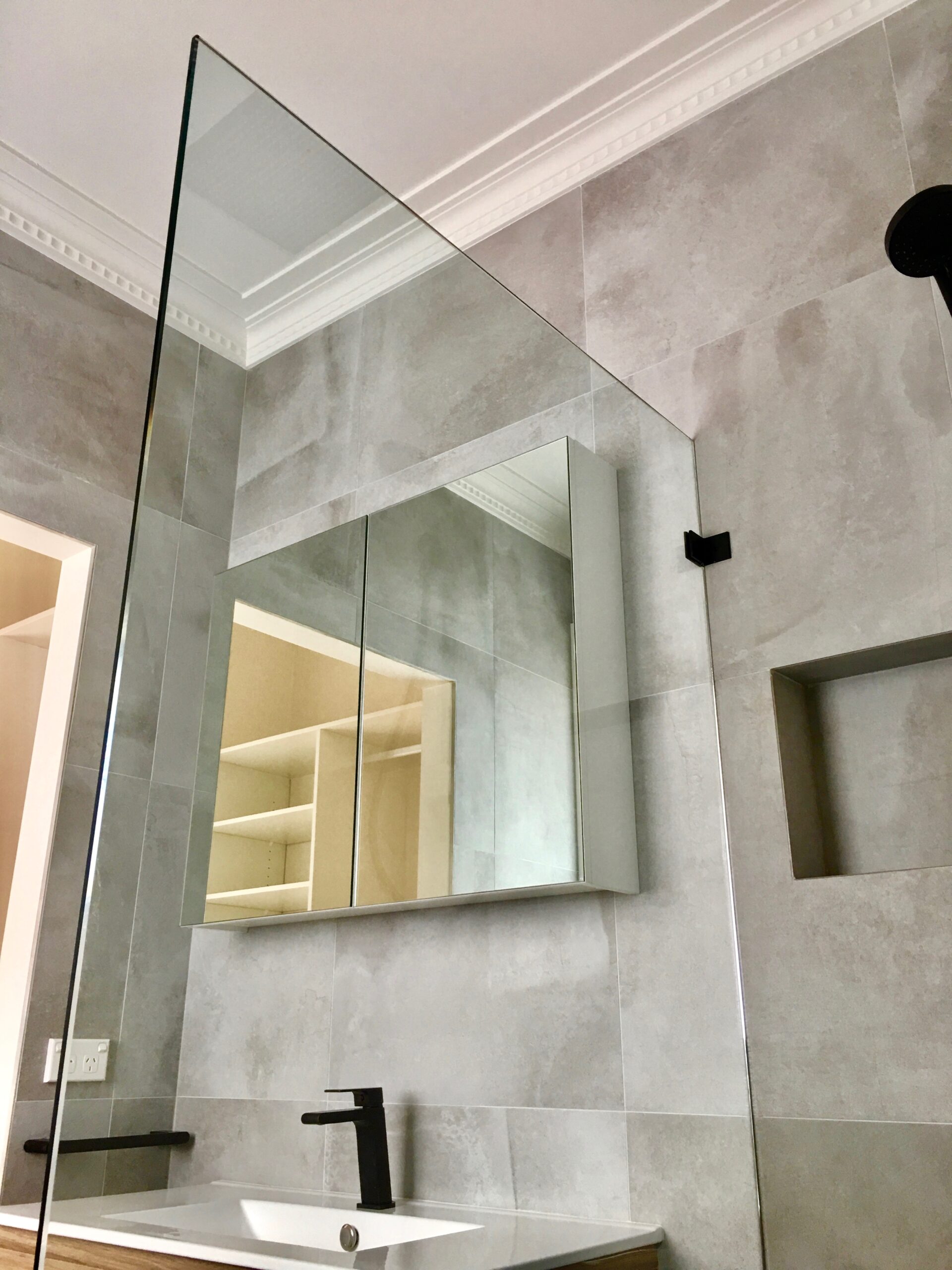 Frameless Shower Screen Frameless Shower Screen