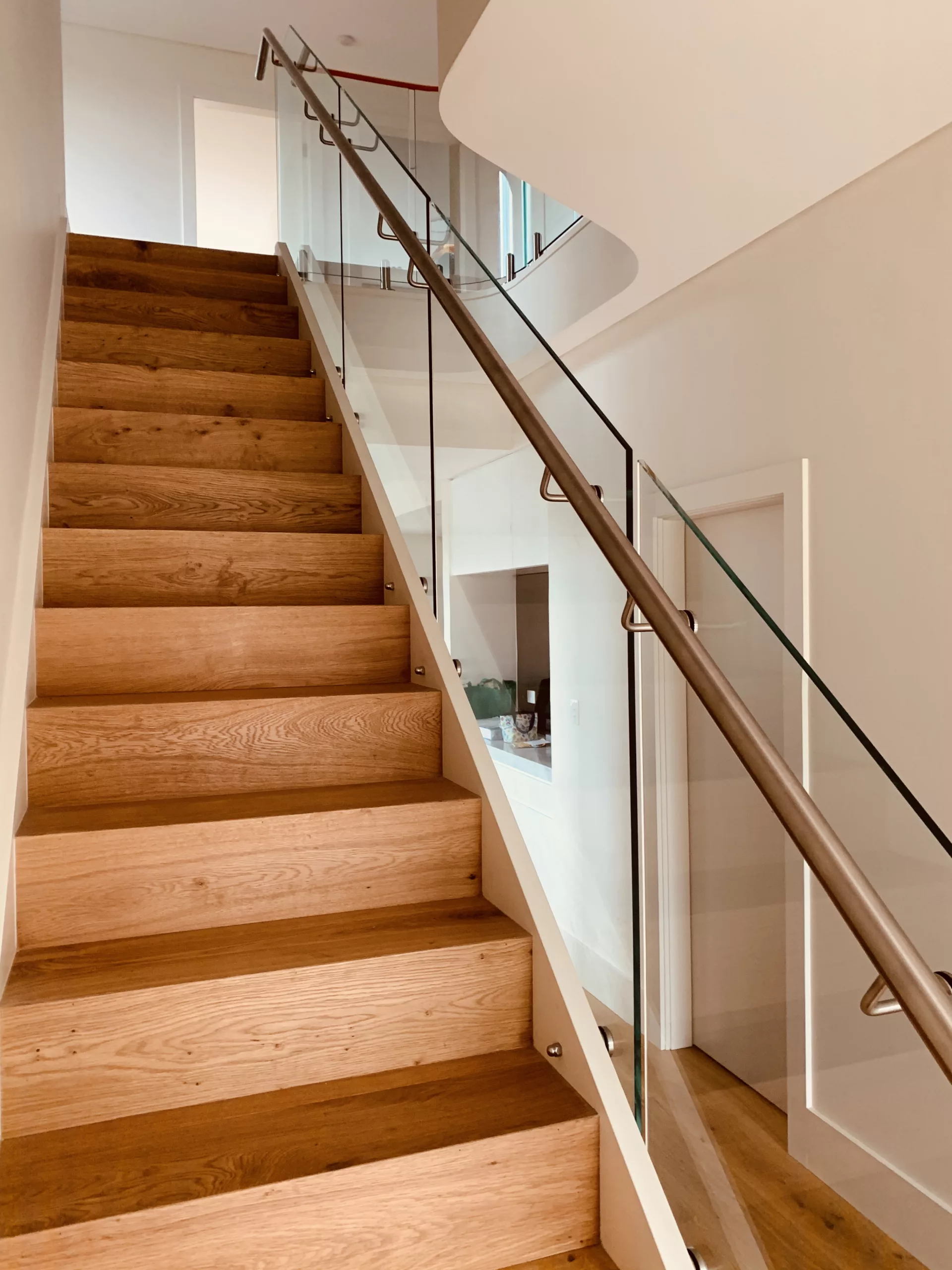 Face fixed frameless glass balustrade with glass mount handrail Face fixed frameless glass balustrade with glass mount handrail