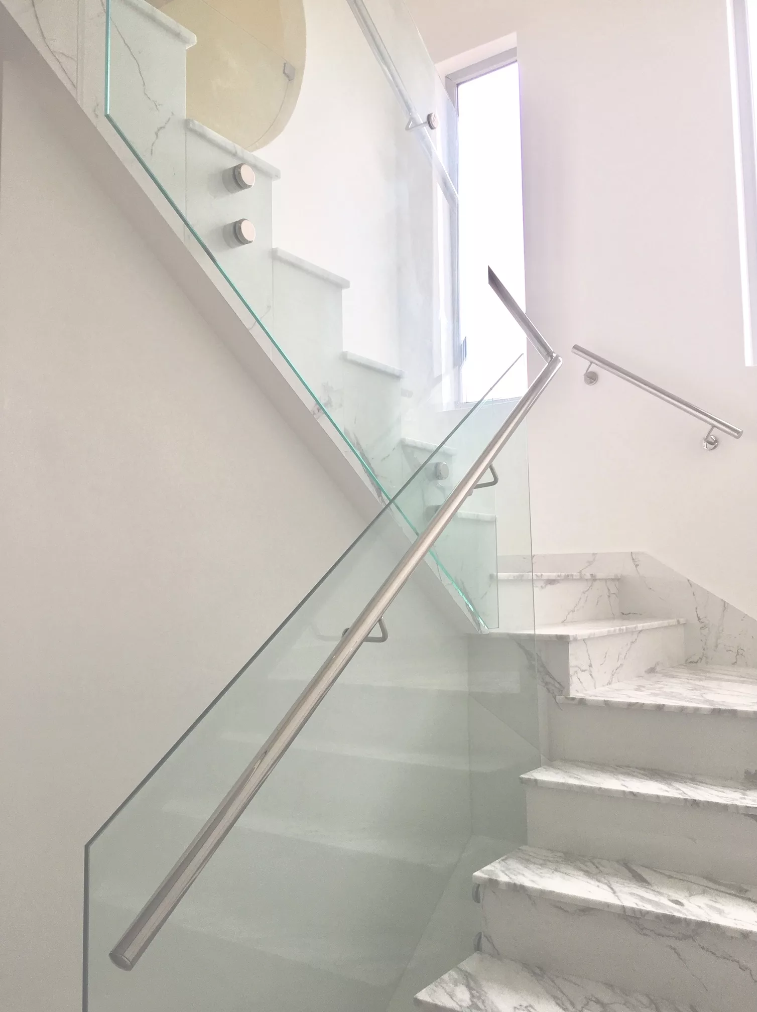 Stair glass balustrade with 38mm round handrail
