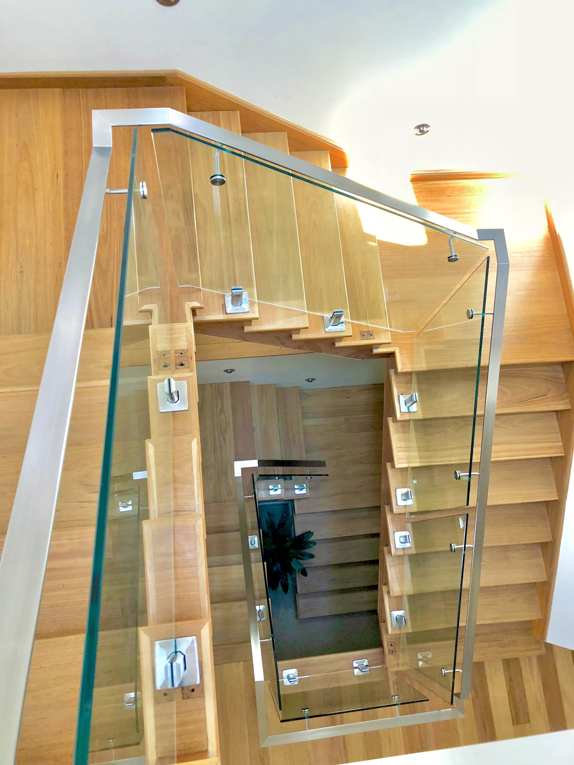 Frameless glass stair balustrade with side mount handrail Frameless glass stair balustrade with side mount handrail