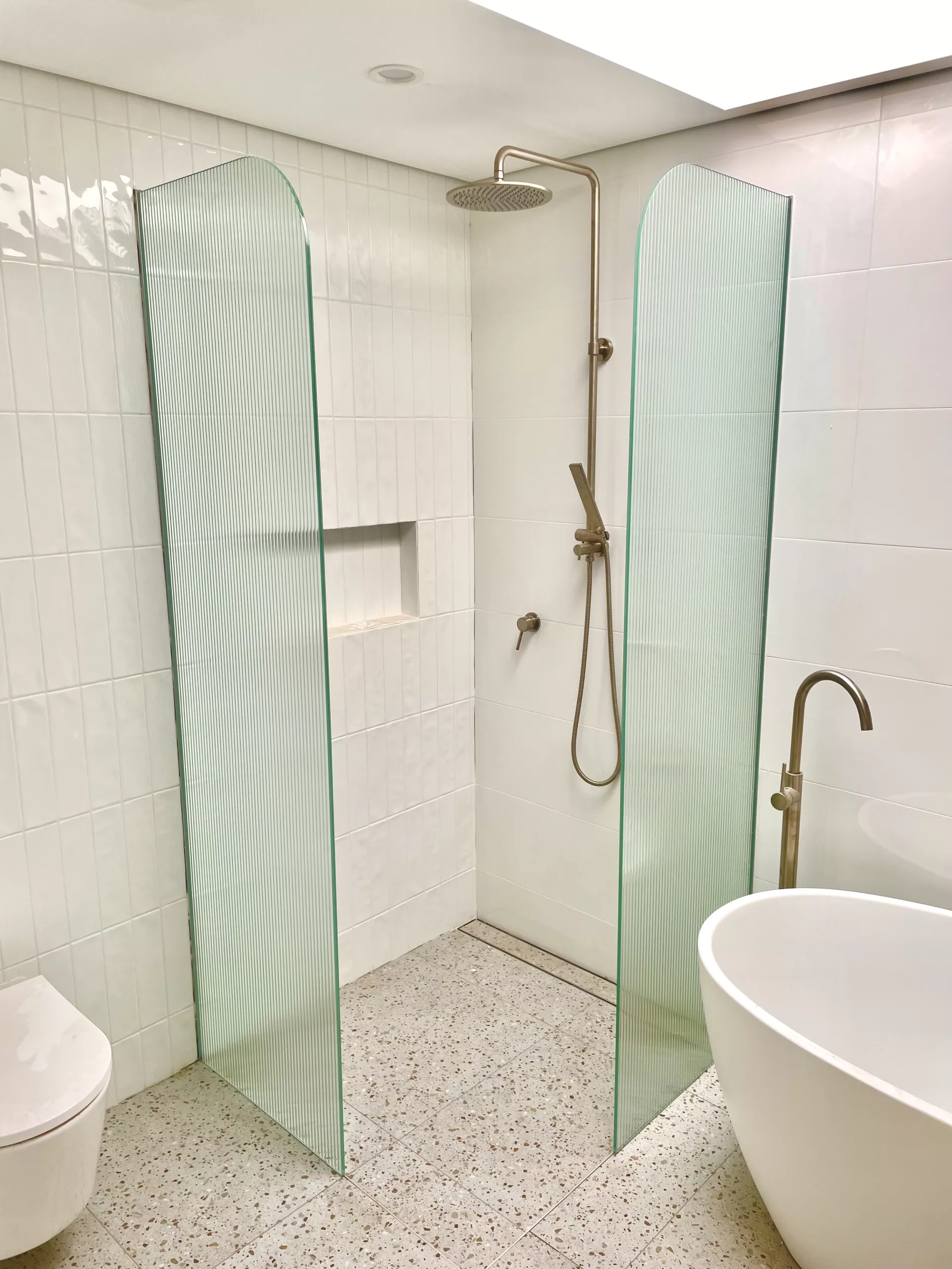 Frameless walk in corner shower (no door) Frameless walk in corner shower (no door)
