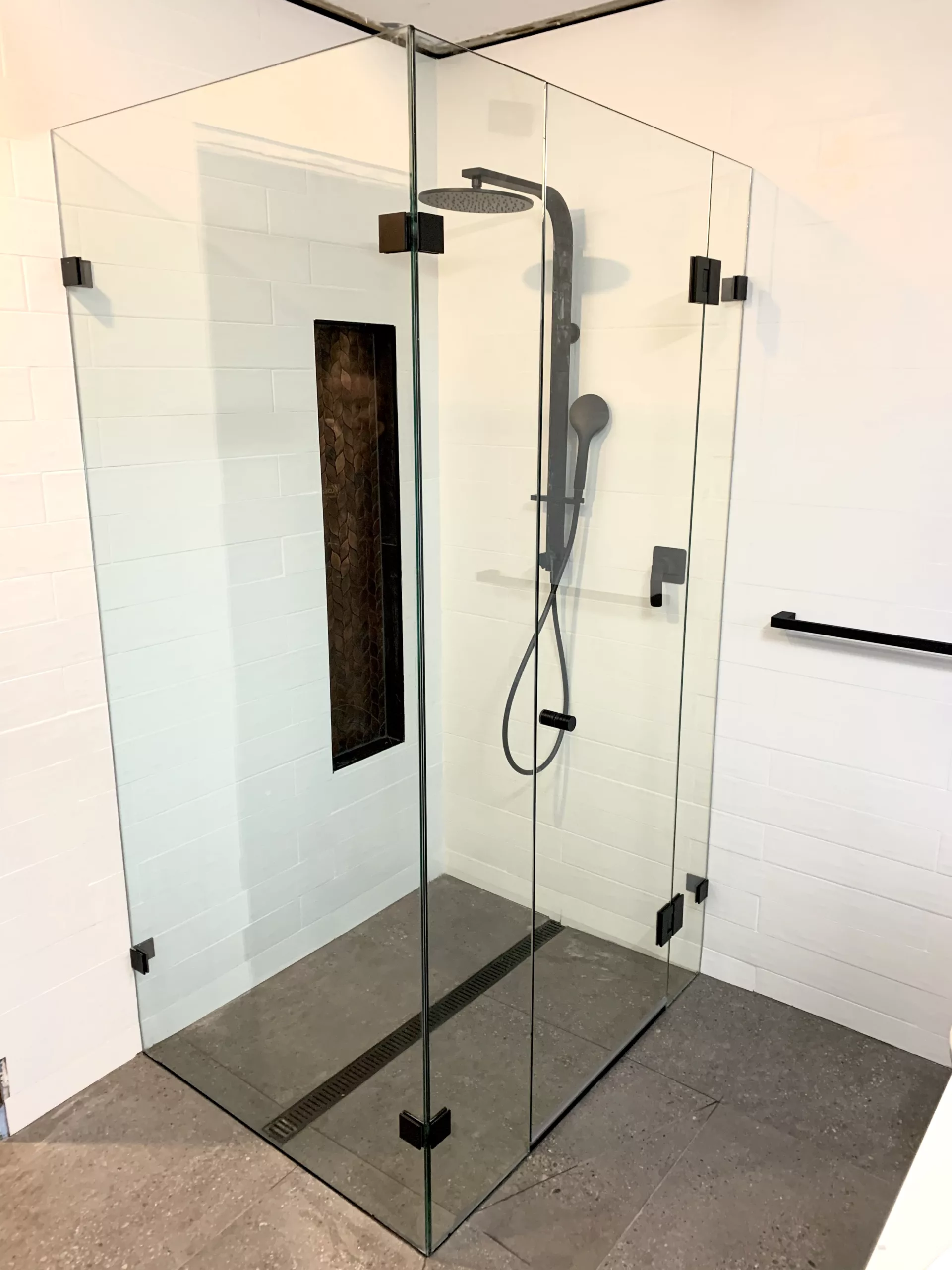 Frameless corner shower screen 4 panel Frameless corner shower screen 4 panel