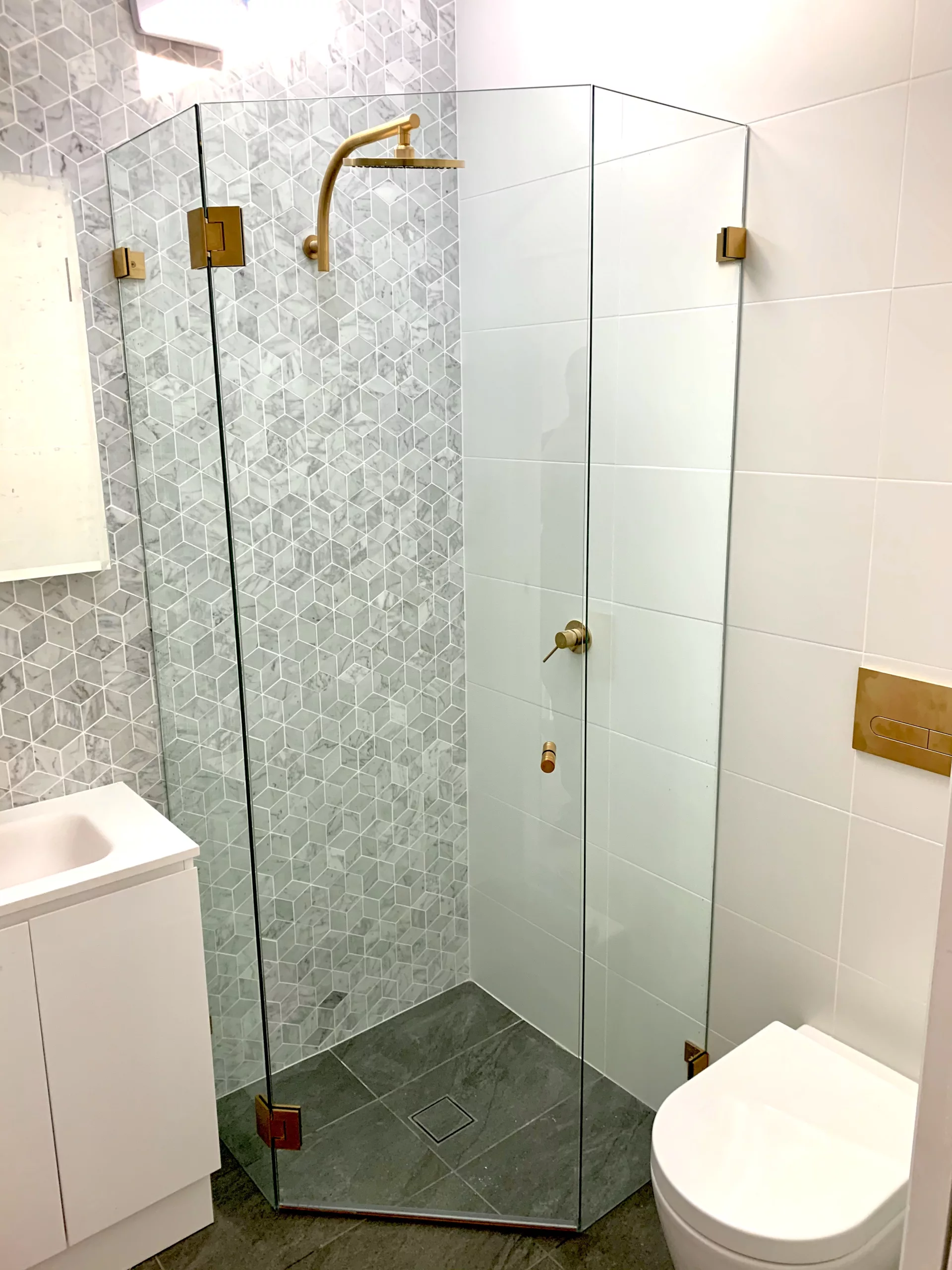 Frameless glass diamond shape corner shower screen